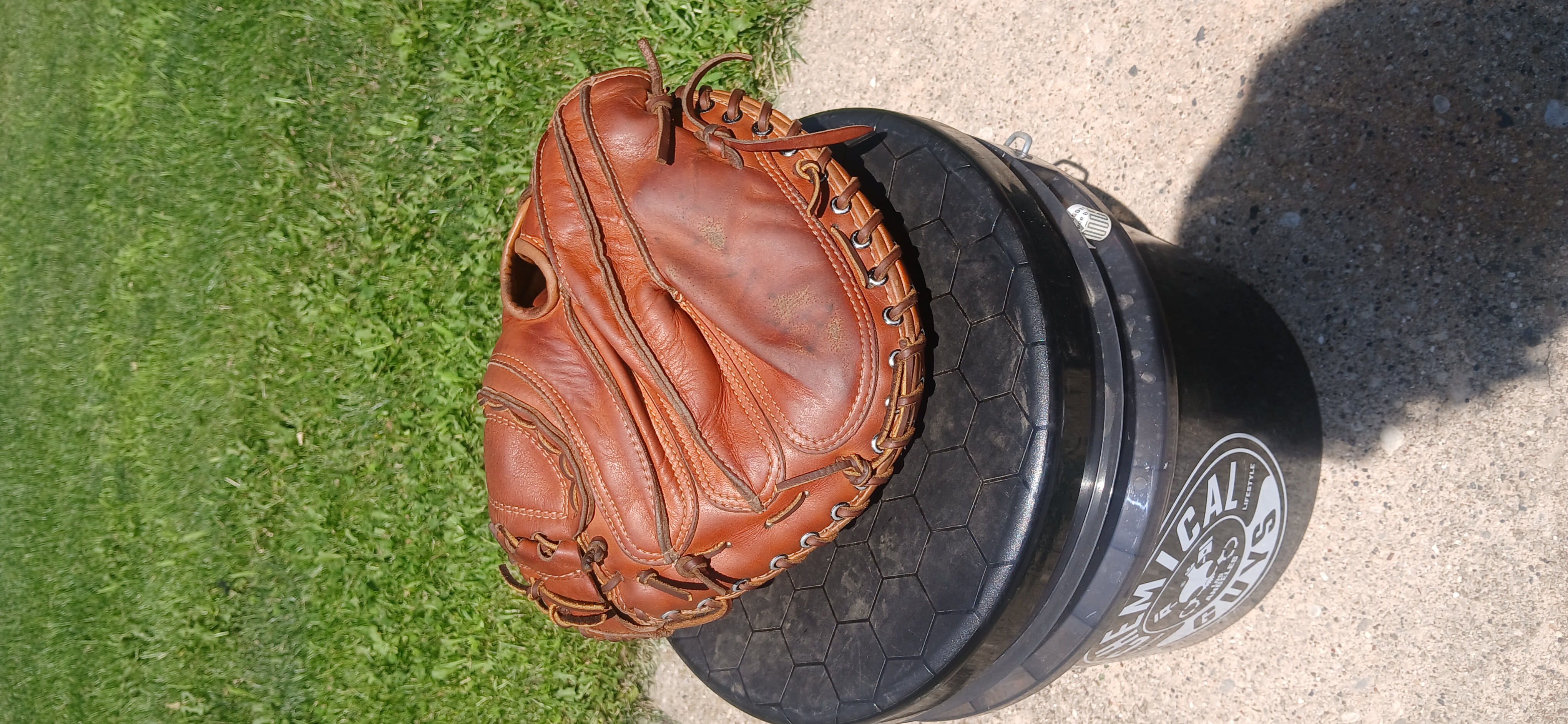 Wilson A2403 pocket detail